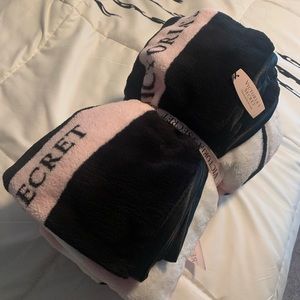 Super soft Victoria Secret throw blanket NWT